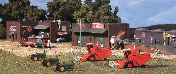 DPM N Scale Olsen Feeds & Larsen's Implement kit