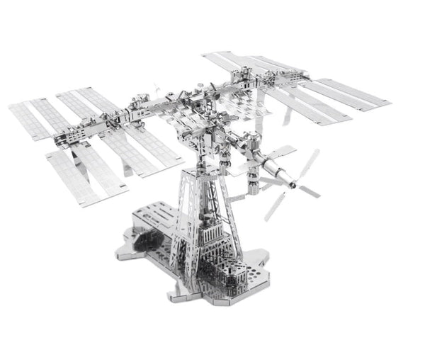 Metal Time Astronauts Lodge Space Station – Metal Model Kit