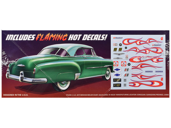 Skill 2 Model Kit 1951 Chevrolet Cruiser 3-in-1 Kit 1/25 Scale Model by AMT-1
