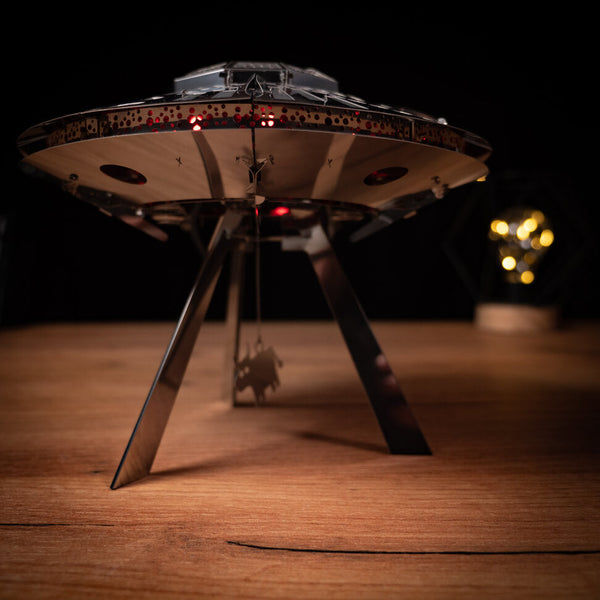 Metal Time Stellar Raiders UFO - Metal Model Kit