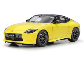 Model Kit Nissan Fairlady Z (RZ34) 1/24 Scale Model by Tamiya-1