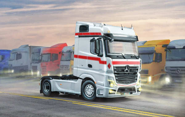 Italeri 1/24 Mercedes-Benz Actros MP4 Big Space truck model kit
